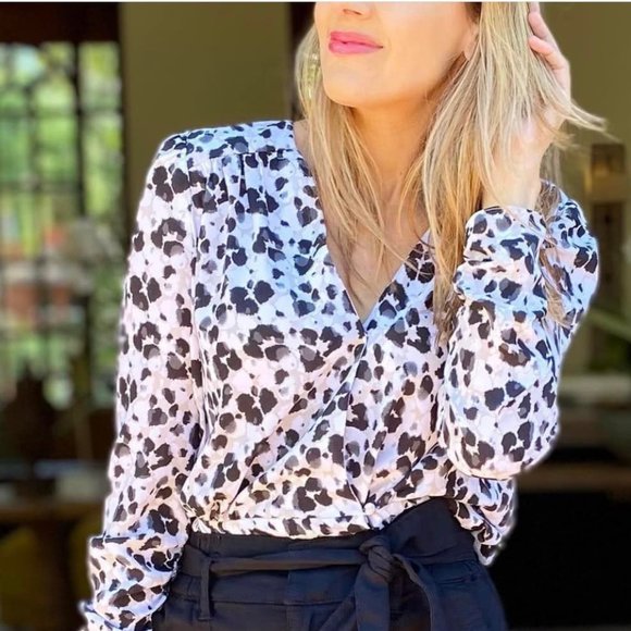 CAbi 5898 Rosette Blouse Spring 2021 Small NWT - Picture 10 of 11